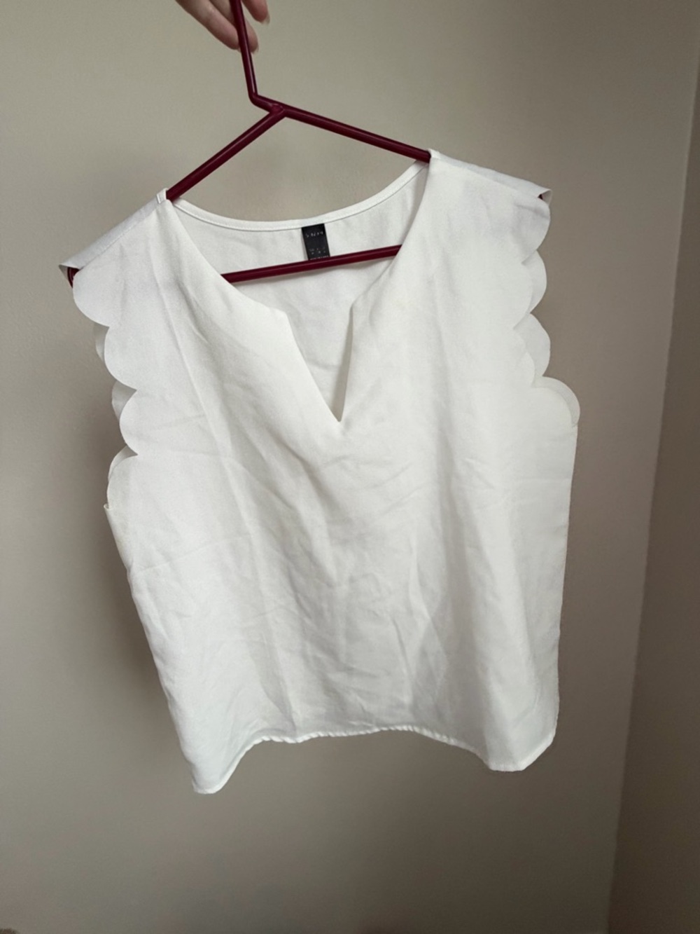 Women's White Scallop Edge Sleeveless Top
